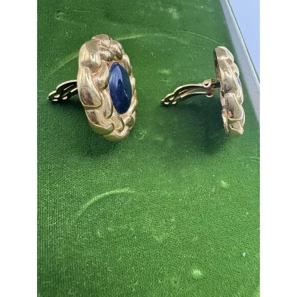 VINTAGE SIGNED ST.‎ JOHN GOLD TONE DARK BLUE CABOCHON CLIP EARRINGS